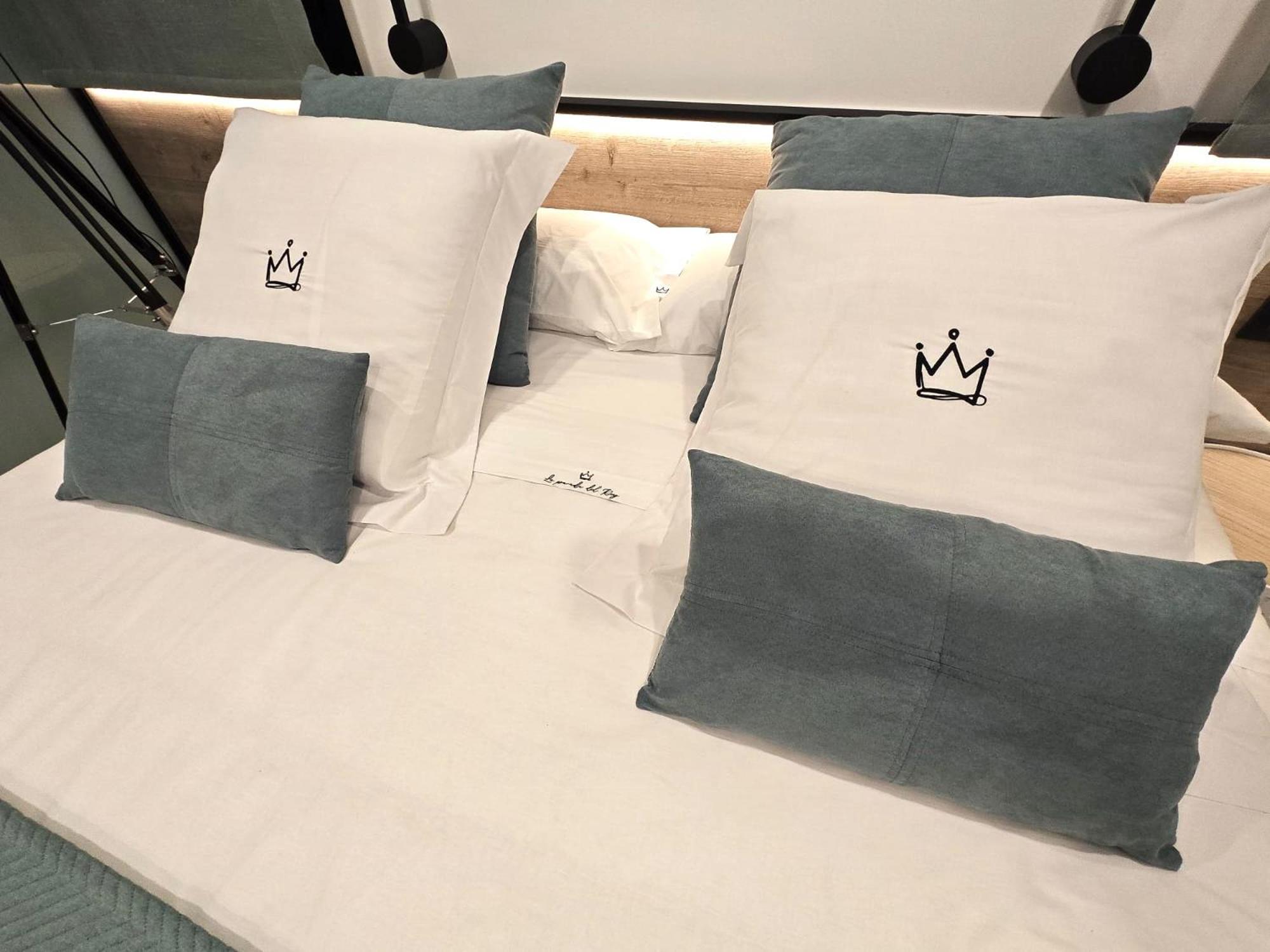 פלאסנסיה La Parada Del Rey - Luxury Suites מראה חיצוני תמונה